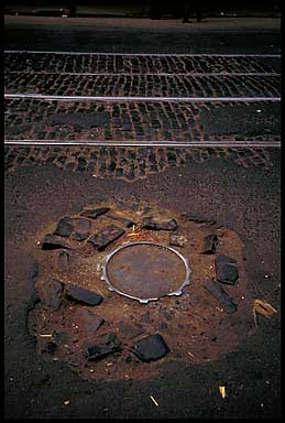 calcutta mg rd manhole   19296 bytes