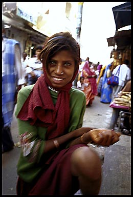 pushkar girl blur   23954 bytes