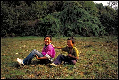 sikkimese kids laughing   35738 bytes